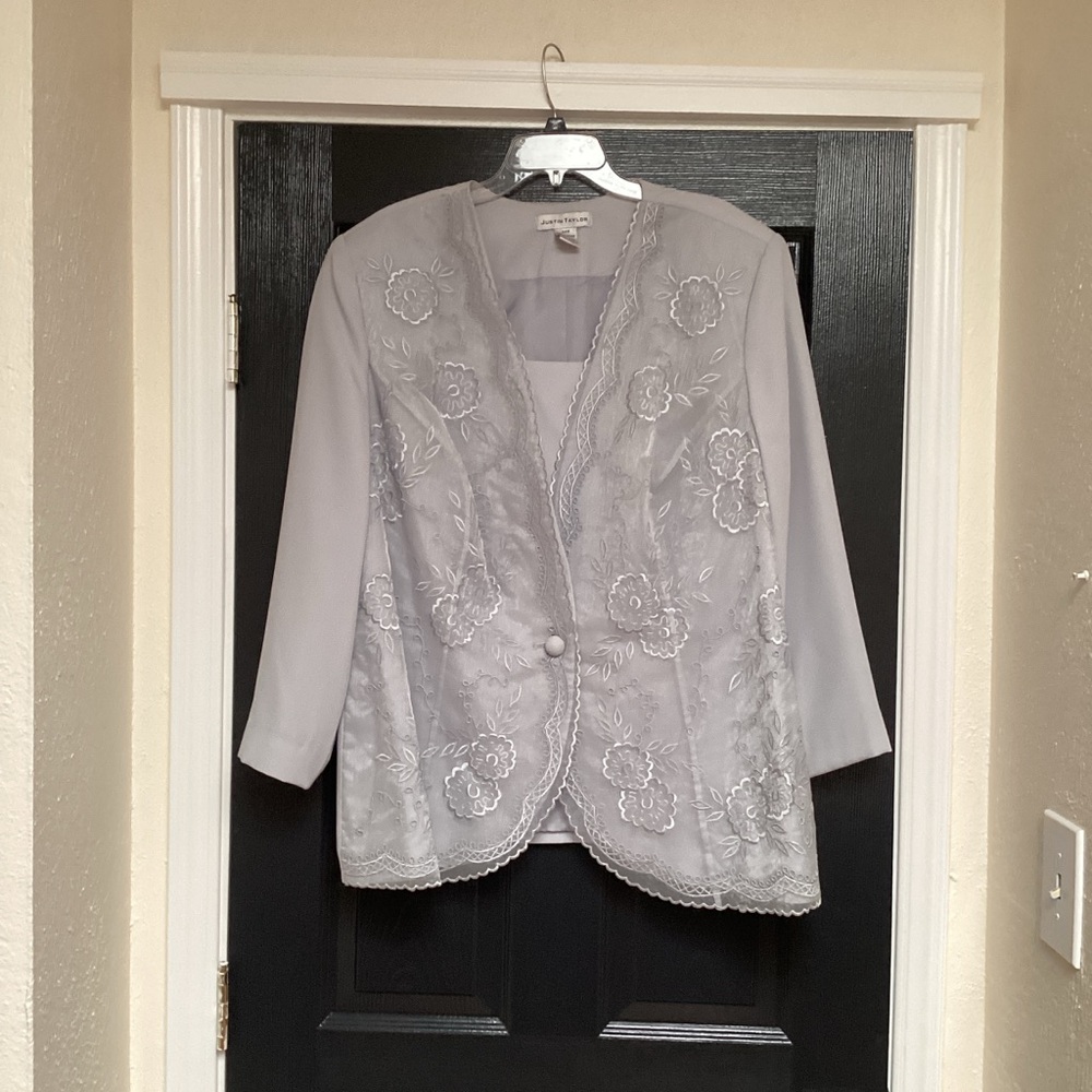 Justin Taylor Light Gray Floral Lace Suit. HC